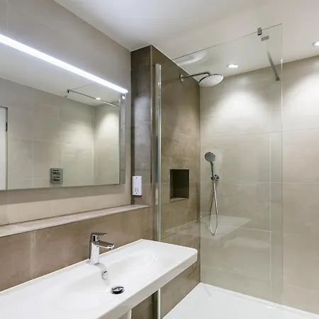 The @ Carus Green 3*