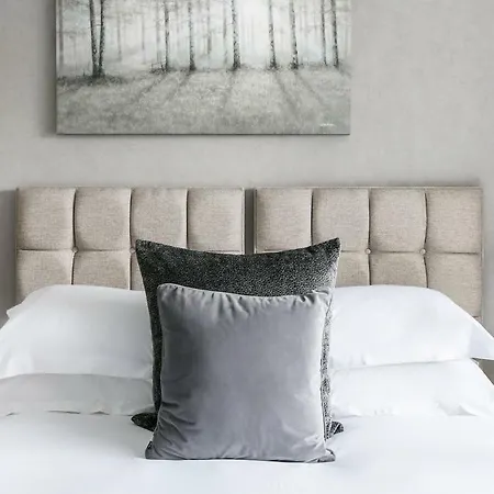 The Lodge Rooms @ Carus Green كندال